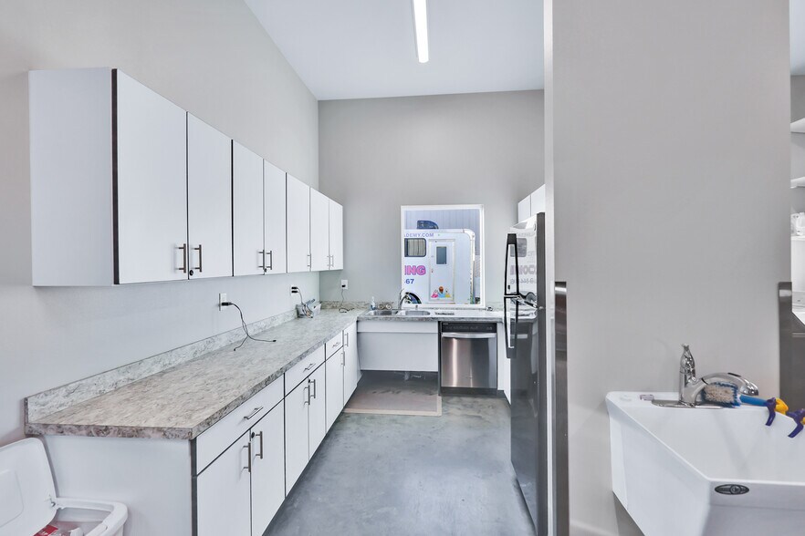 More Photos Of 16614 E Sprague Ave, Veradale Freestanding For Sale