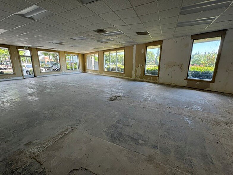 More Photos Of 8750 SW Citizens Dr, Wilsonville General Retail For Lease