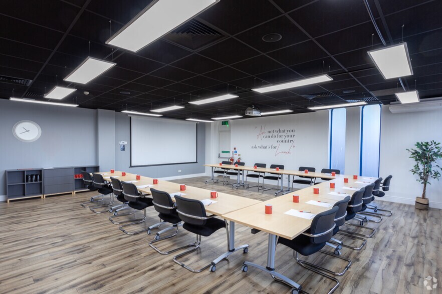 More Photos Of 72 Paris St, Exeter Office For Lease