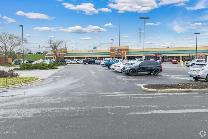 More Photos Of 1370 Veterans Pky, Clarksville Restaurant For Lease