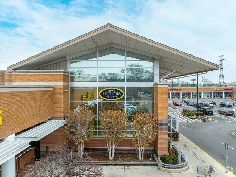 More Photos Of 2504-2548 W Cermak Rd, Chicago Supermarket For Lease