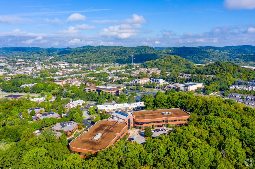 More Photos Of 214 Overlook Cir, Brentwood Office For Sale