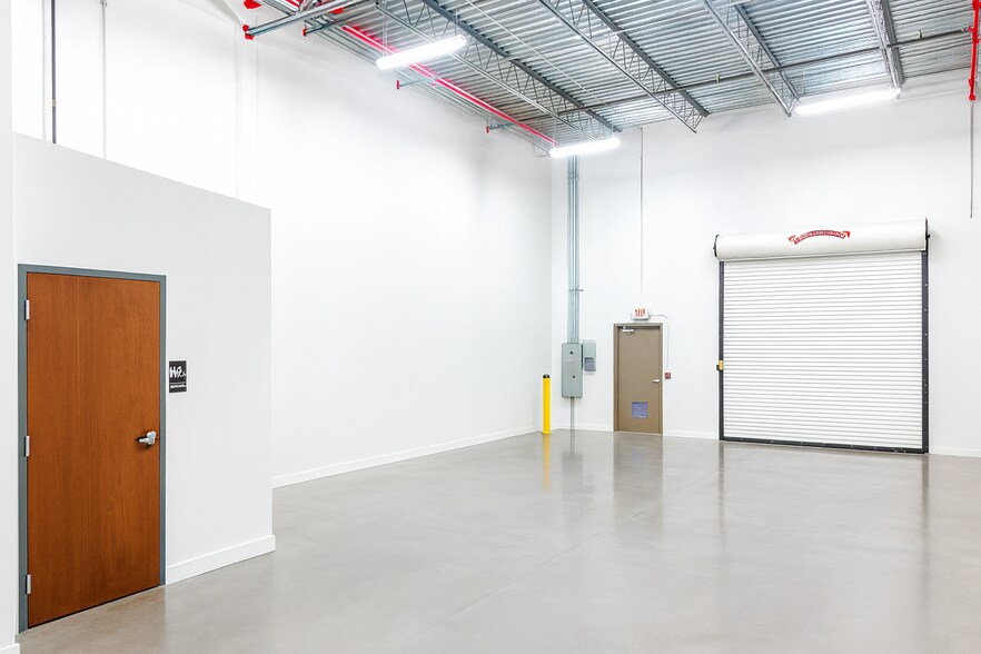 More Photos Of 8600 Commodity Cir, Orlando Showroom For Sale