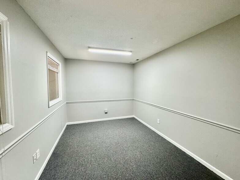 More Photos Of 4425 N Blackstock Rd, Spartanburg Warehouse For Lease