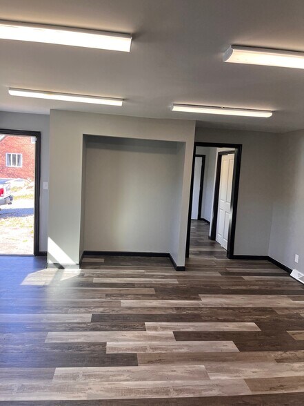 More Photos Of 810 Carlton Dr, Bentleyville Office For Lease