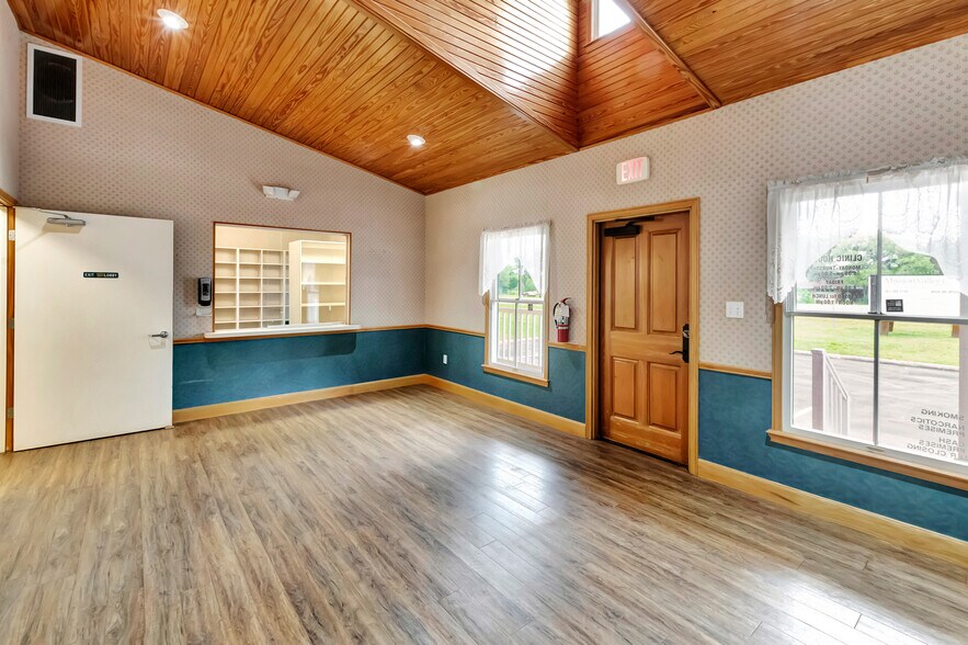 More Photos Of 8410 FM 236, Victoria Medical For Sale