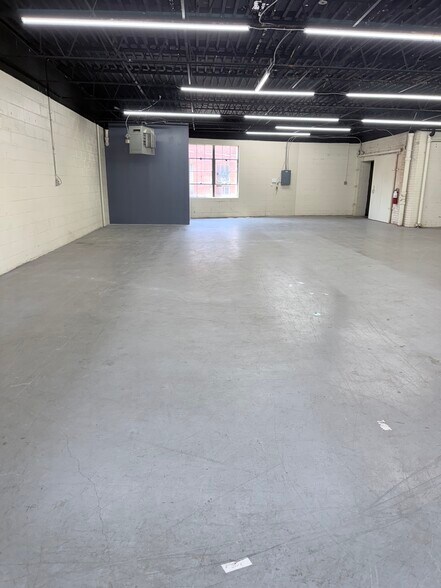 More Photos Of 2624 Colerain Ave, Cincinnati Warehouse For Lease
