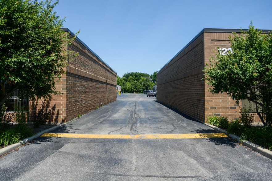 More Photos Of 1200-1228 Allanson Rd, Mundelein Warehouse For Sale