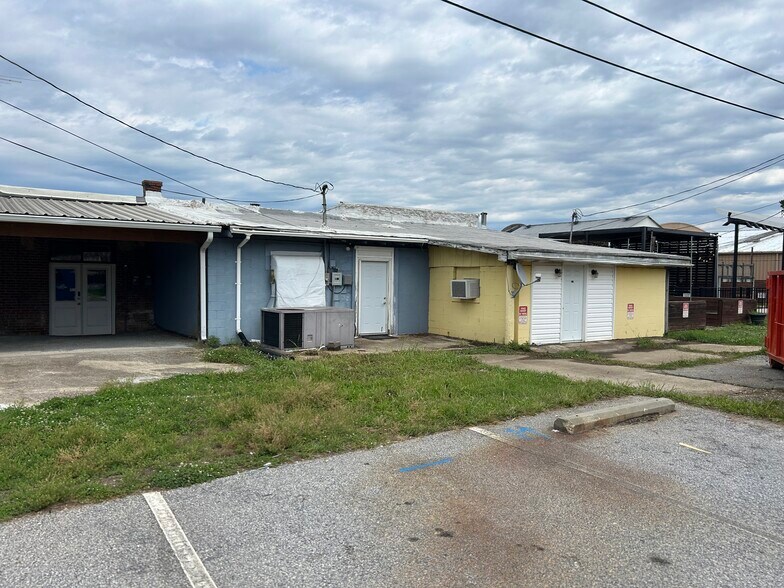 More Photos Of 216 S Main St, Woodruff Storefront For Lease