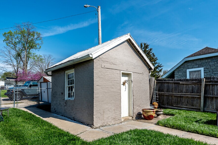 More Photos Of 129 N Main St, Waynesville Specialty For Sale