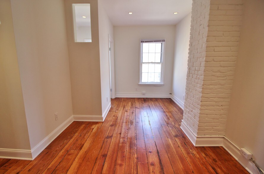 More Photos Of 1804 T St NW, Washington Office For Lease