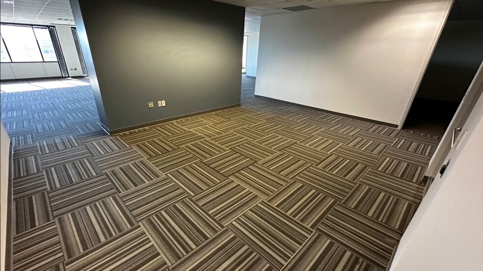 More Photos Of 750 Holiday Dr, Pittsburgh Office Residential For Lease