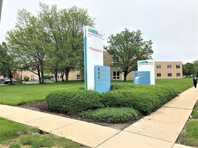 More Photos Of 121 Springfield Ave, Joliet Storefront Retail Office For Lease