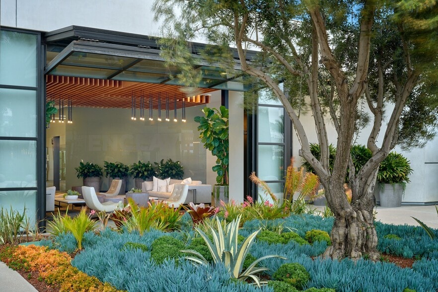 More Photos Of 980 W 190th St, Torrance Unknown For Lease