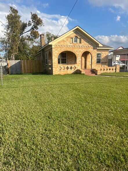 More Photos Of 5902 Airline Dr, Houston Office For Sale