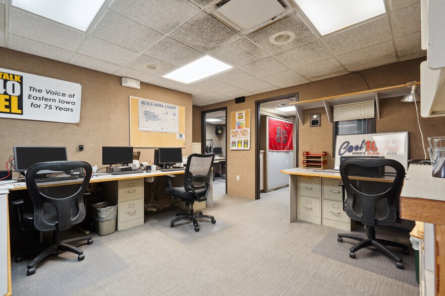 More Photos Of 512 Jefferson Street, Waterloo Office Residential For Sale