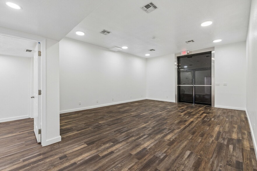 More Photos Of 6536 Lincoln Way N, Saint Petersburg Office For Lease