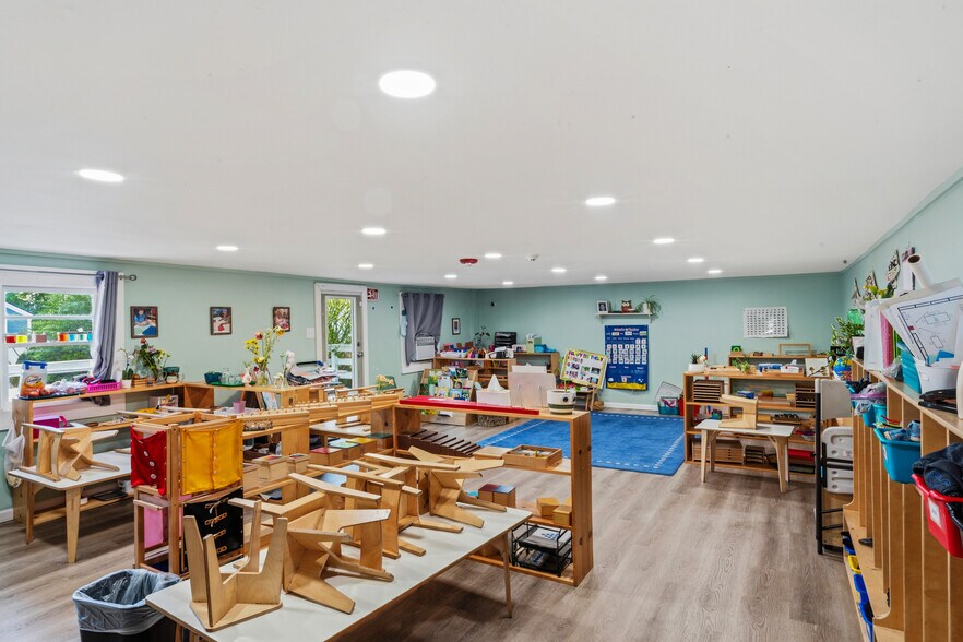 More Photos Of 248 Loudoun St SW, Leesburg Daycare Center For Lease