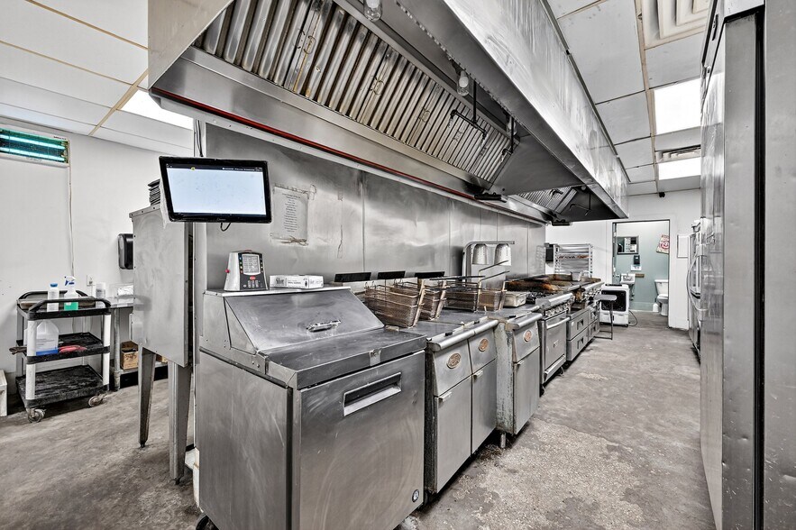 More Photos Of 301 N 1st St, Madill Restaurant For Sale