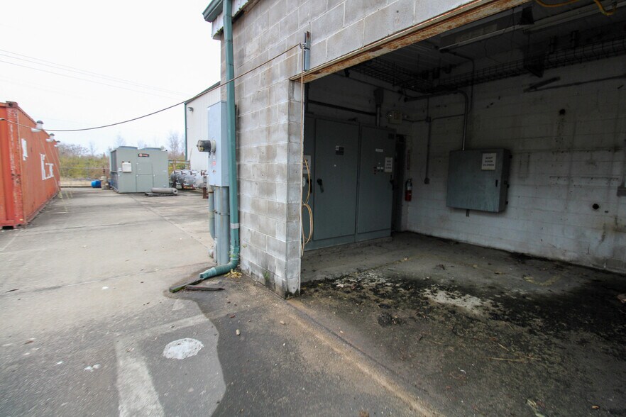 More Photos Of 7350 State Route 111, South Roxana Industrial For Sale