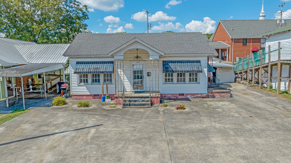 Primary Photo Of 1010 Gault Ave N, Fort Payne General Retail For Sale