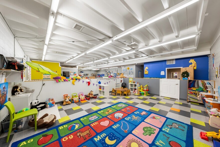 More Photos Of 874 E Aurora Rd, Macedonia Freestanding For Sale