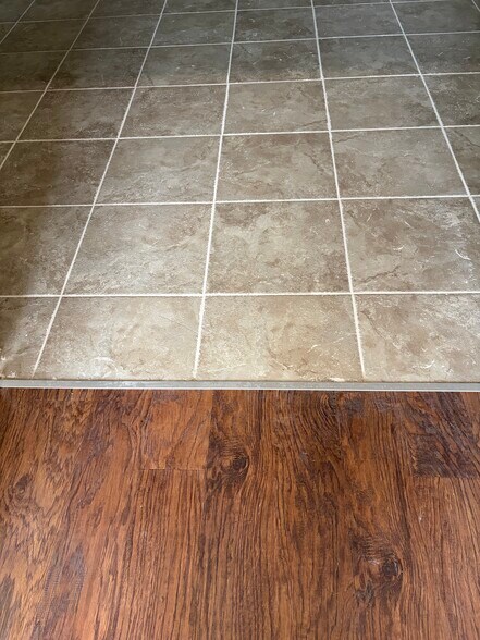 More Photos Of 5612 Highland Ave, Haltom City Showroom For Lease