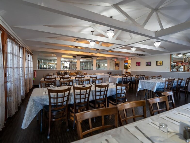More Photos Of 4300 Abbott Rd, Orchard Park Restaurant For Sale