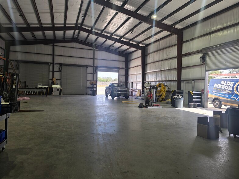 More Photos Of 714 Highway 71 W, Bastrop Freestanding For Lease