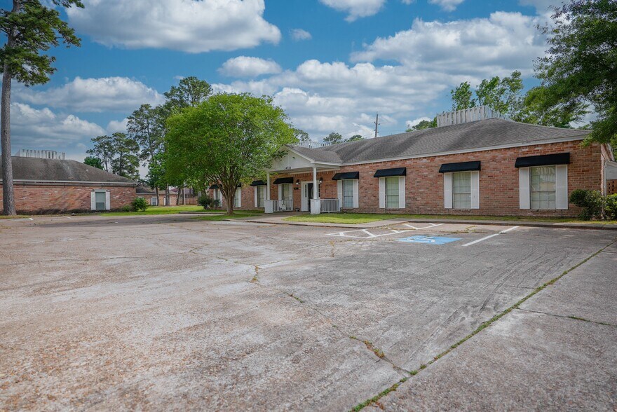 More Photos Of 14721 Pebble Bend Dr, Houston Medical For Sale