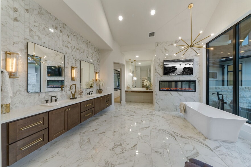 More Photos Of 7505 E US Highway 290, Johnson City Flex For Sale