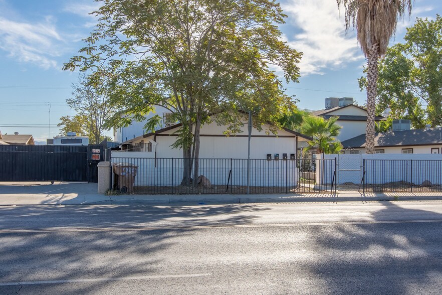 Primary Photo Of 235 Dr Martin Luther King Jr Blvd, Bakersfield Apartments For Sale