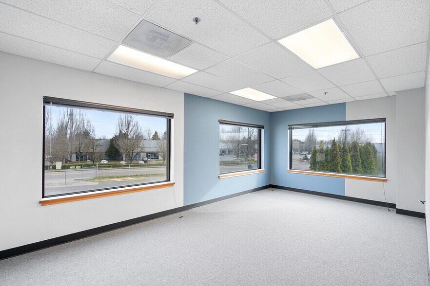 More Photos Of 12812 NE Whitaker Way, Portland Warehouse For Lease