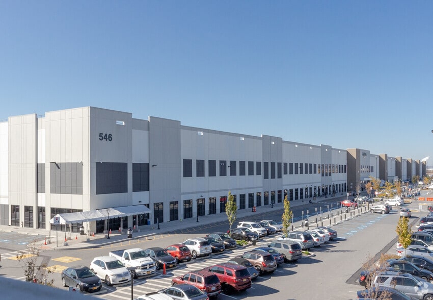 More Photos Of 586 Gulf Ave, Staten Island Distribution For Lease