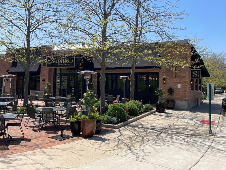 More Photos Of 1044 N Western Ave, Lake Forest Office For Lease