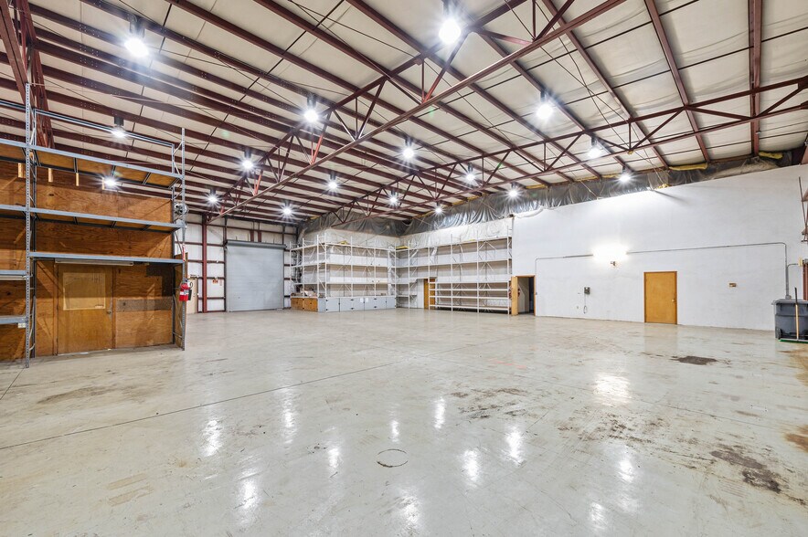 More Photos Of 3 Sunshine Blvd, Ormond Beach Manufacturing For Lease