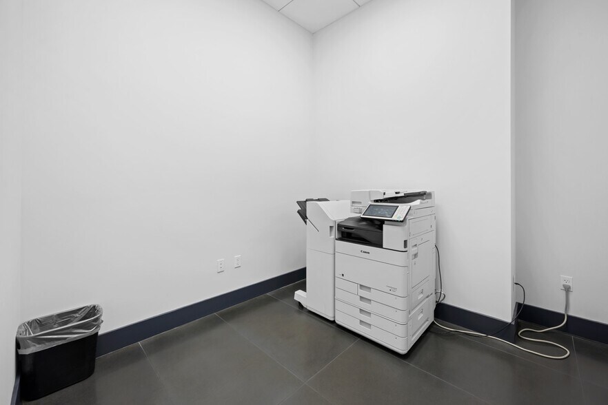 More Photos Of 19790 W Dixie Hwy, Aventura Office For Sale