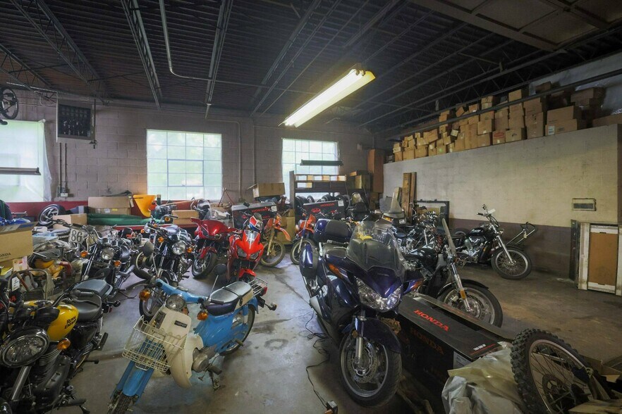 More Photos Of 4215 E Lake St, Minneapolis Freestanding For Sale