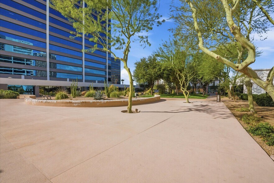 More Photos Of 3033 N Central Ave, Phoenix Office For Sale