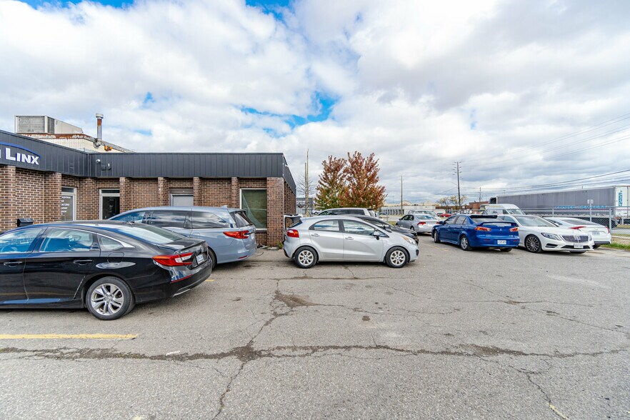 More Photos Of 26 Bramsteele Rd, Brampton Industrial For Sale