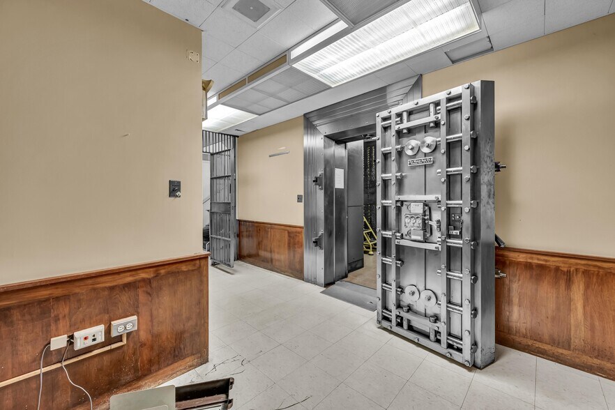 More Photos Of 159 Greenwood Ave, Bethel Bank For Sale