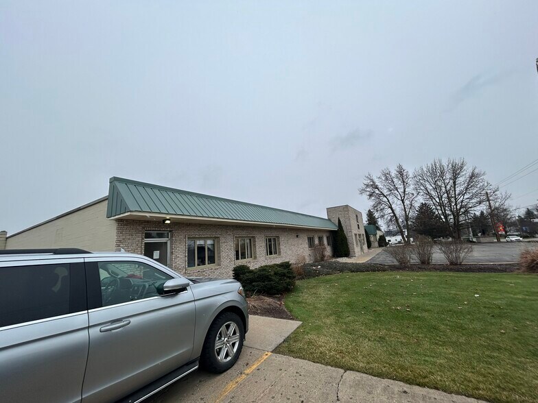 More Photos Of 3340-3350 Main St, Ravenna Light Manufacturing For Sale