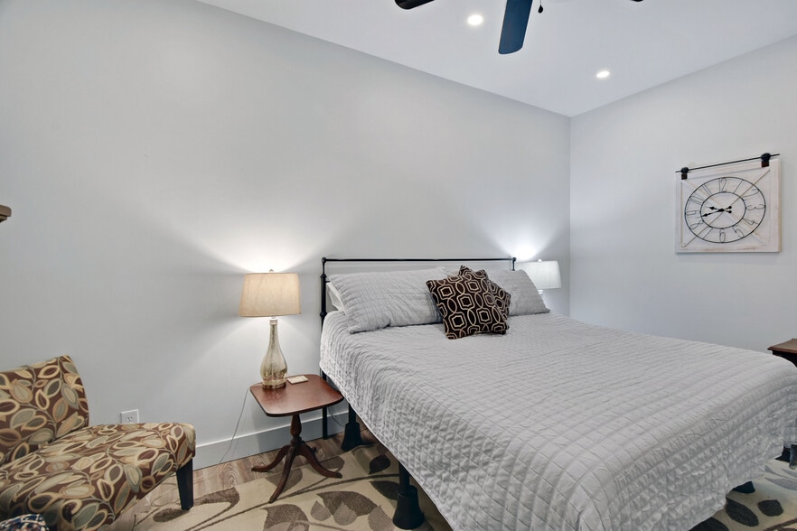 More Photos Of 1607 Norwich St, Brunswick Flex For Sale