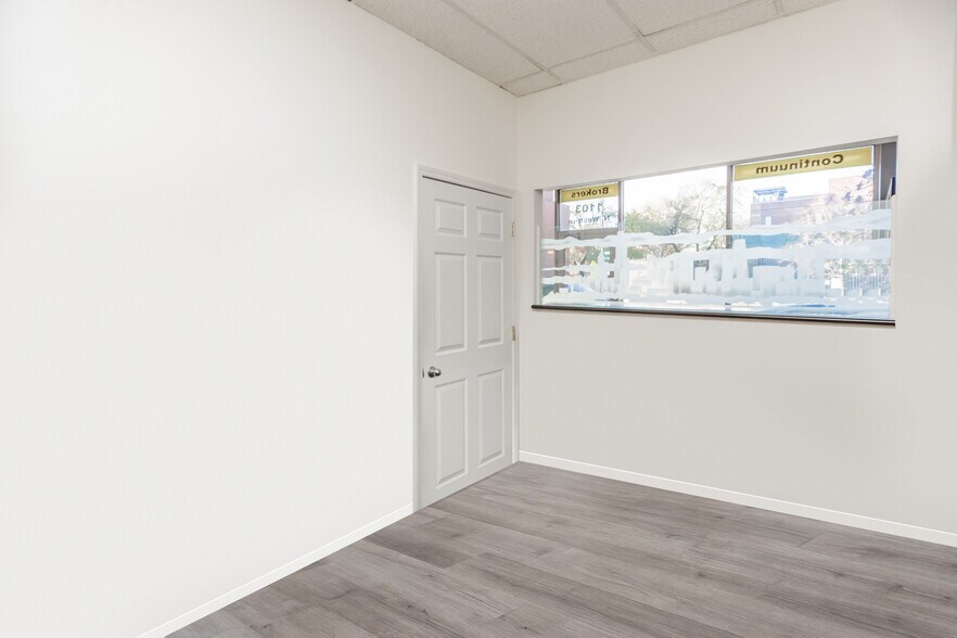 More Photos Of 1103 N Western Ave, Chicago Storefront Retail Office For Lease