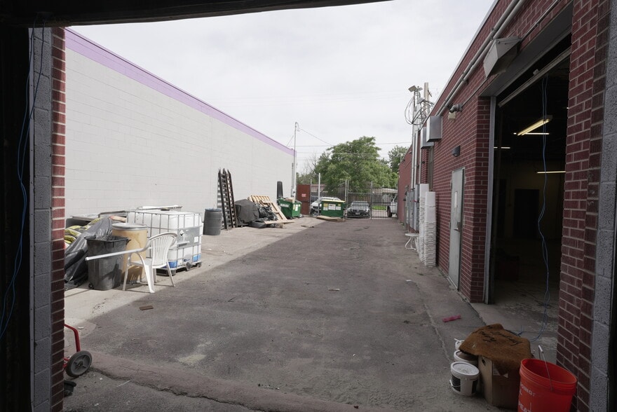More Photos Of 3301 E 42nd Ave, Denver Warehouse For Sale