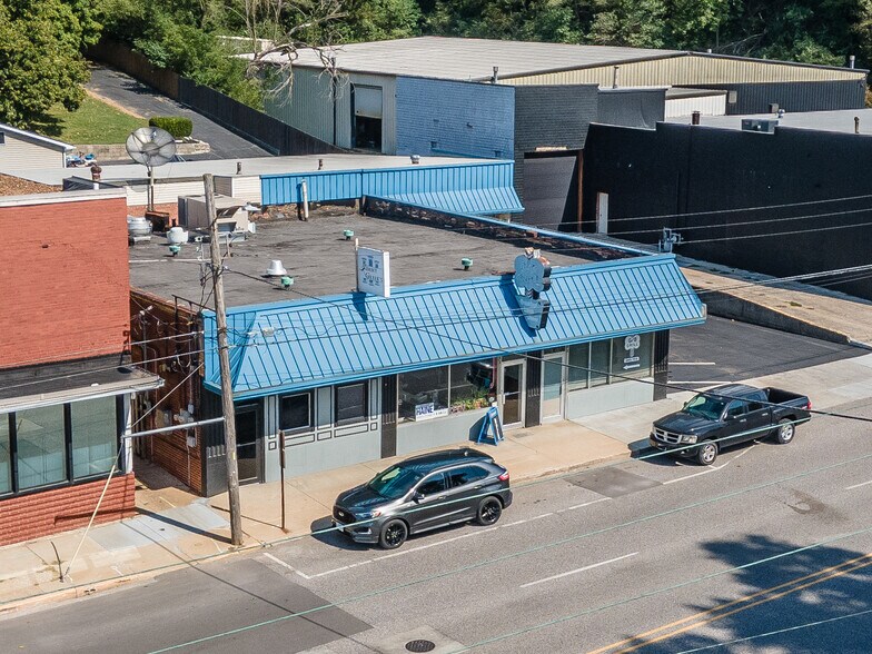 More Photos Of 1856 E Broadway, Alton General Retail For Sale