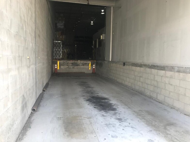 More Photos Of 2300-2350 NW 102nd Pl, Doral Warehouse For Lease