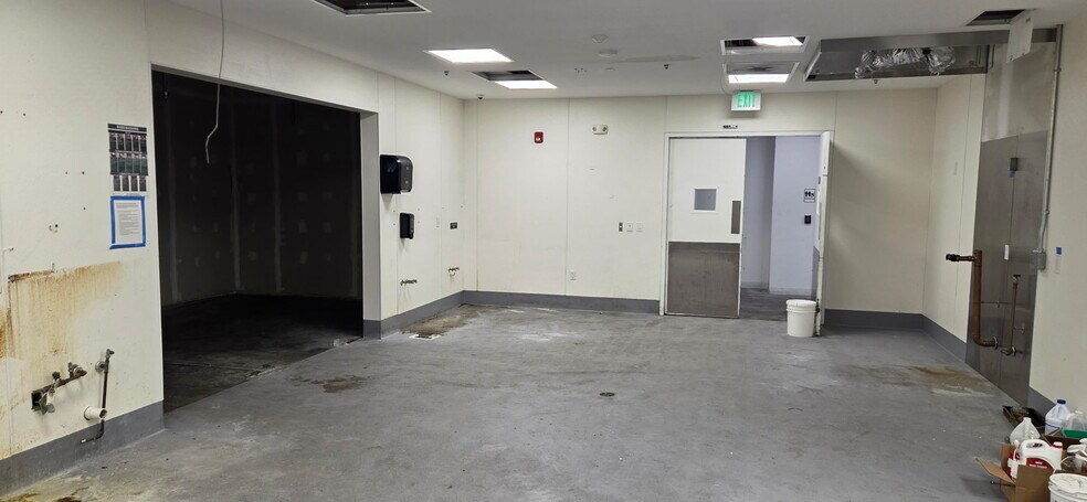 More Photos Of 225 Ellicott St, Buffalo Supermarket For Sale