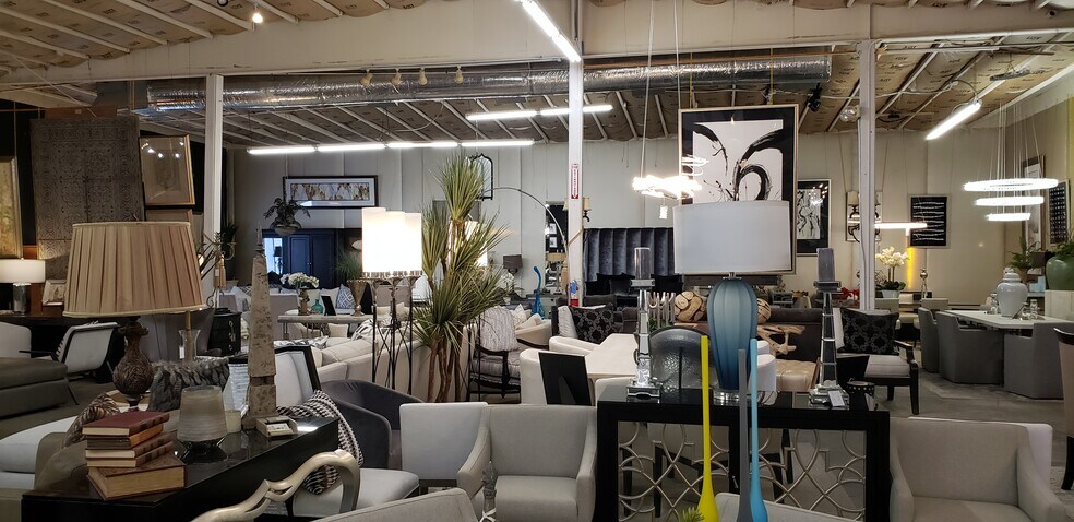 More Photos Of 7115 Darby Ave, Reseda Warehouse For Lease