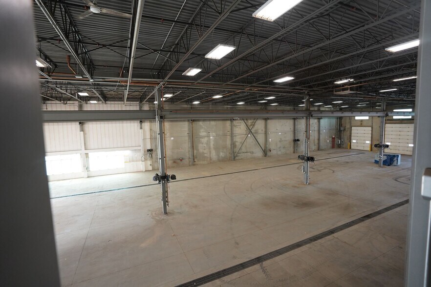 More Photos Of 18410 118A Av NW, Edmonton Warehouse For Lease